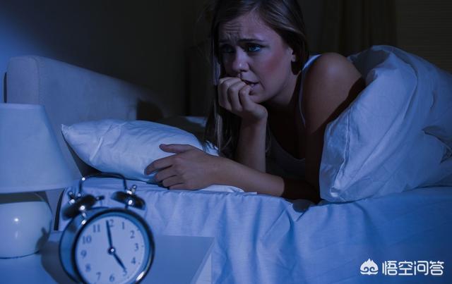 睡得迷迷糊糊时，肢体会突然抽动一下，说明什么健康问题？