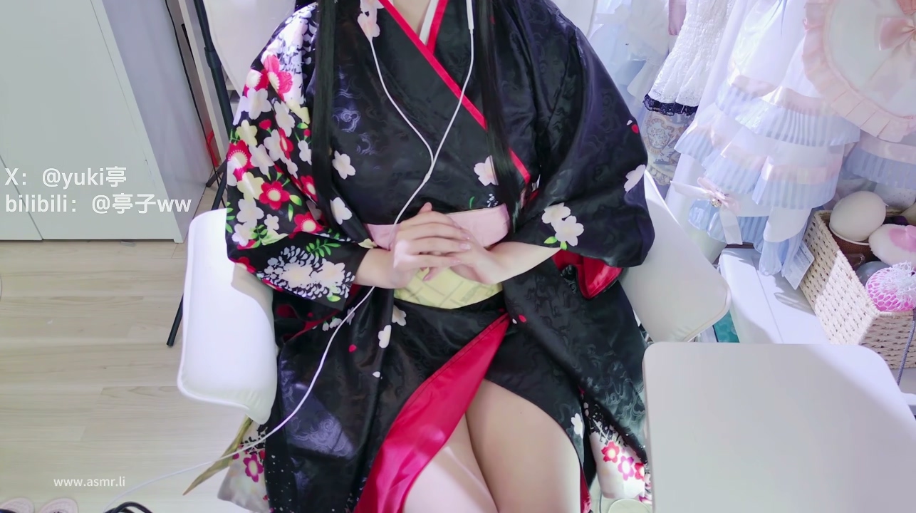 莲华给你看好看的+孔雀鱼.mp4_20260620_213009.349.jpg [在线+网盘]B站亭子ww 爱弥斯只属于你等4V 6GB  第3张
